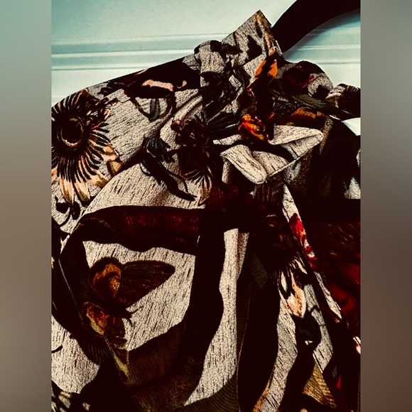 H&M Dress Butterflies Tan Burgundy Orange Floral Ruffled Neck Gathers Sz 8 - Picture 4 of 12